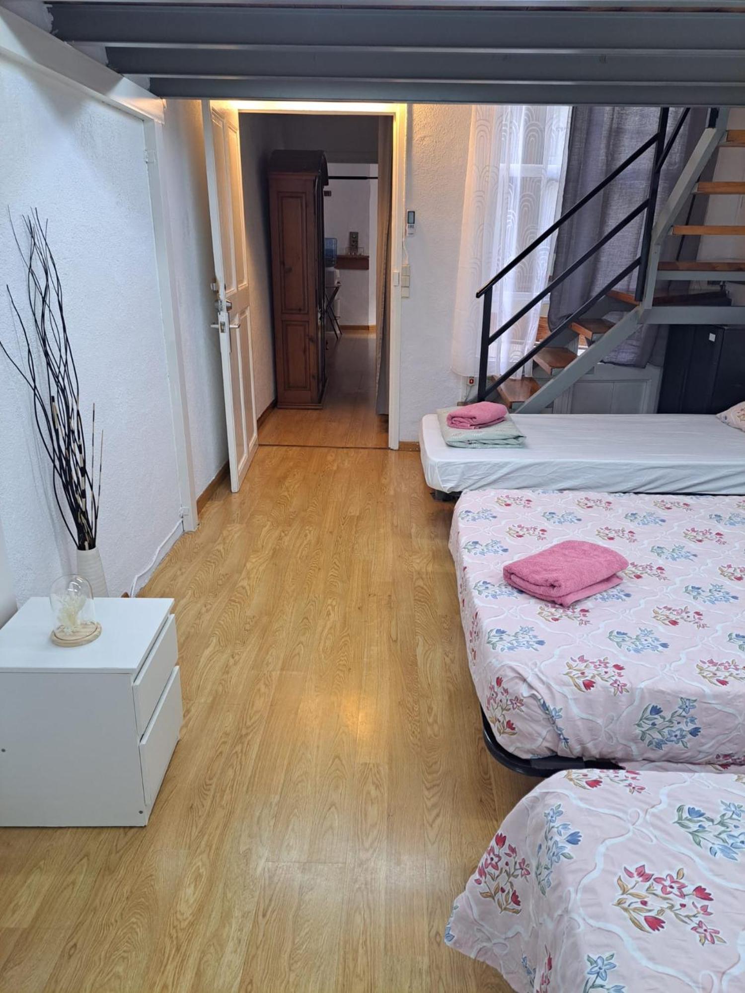 Habitacion Para Grupos Hasta 8 En Plena Rambla De Cataluna Barcelona Exterior photo