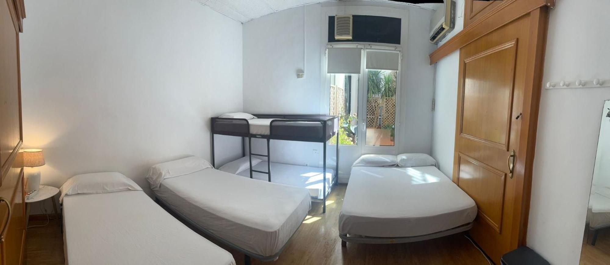 Habitacion Para Grupos Hasta 8 En Plena Rambla De Cataluna Barcelona Exterior photo